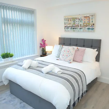 Private Ensuite 4 Min Drive To Luton Airport Exterior foto