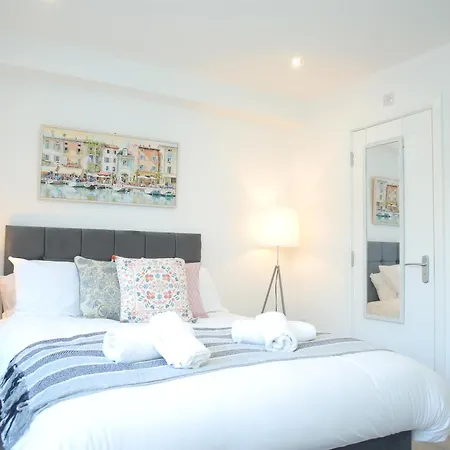 Private Ensuite 4 Min Drive To Luton Airport Exterior foto