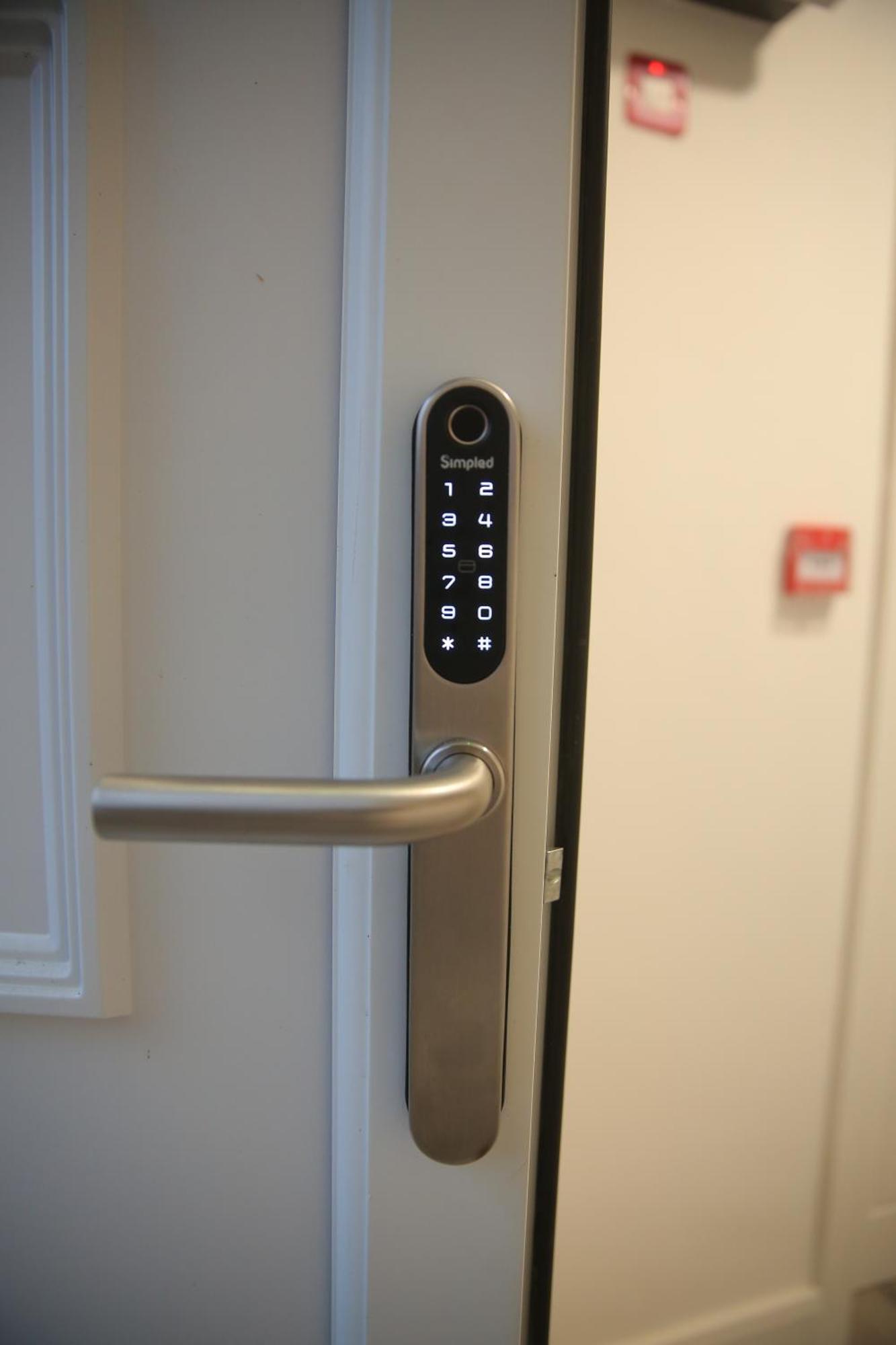 Private Ensuite 4 Min Drive To Luton Airport Homestay