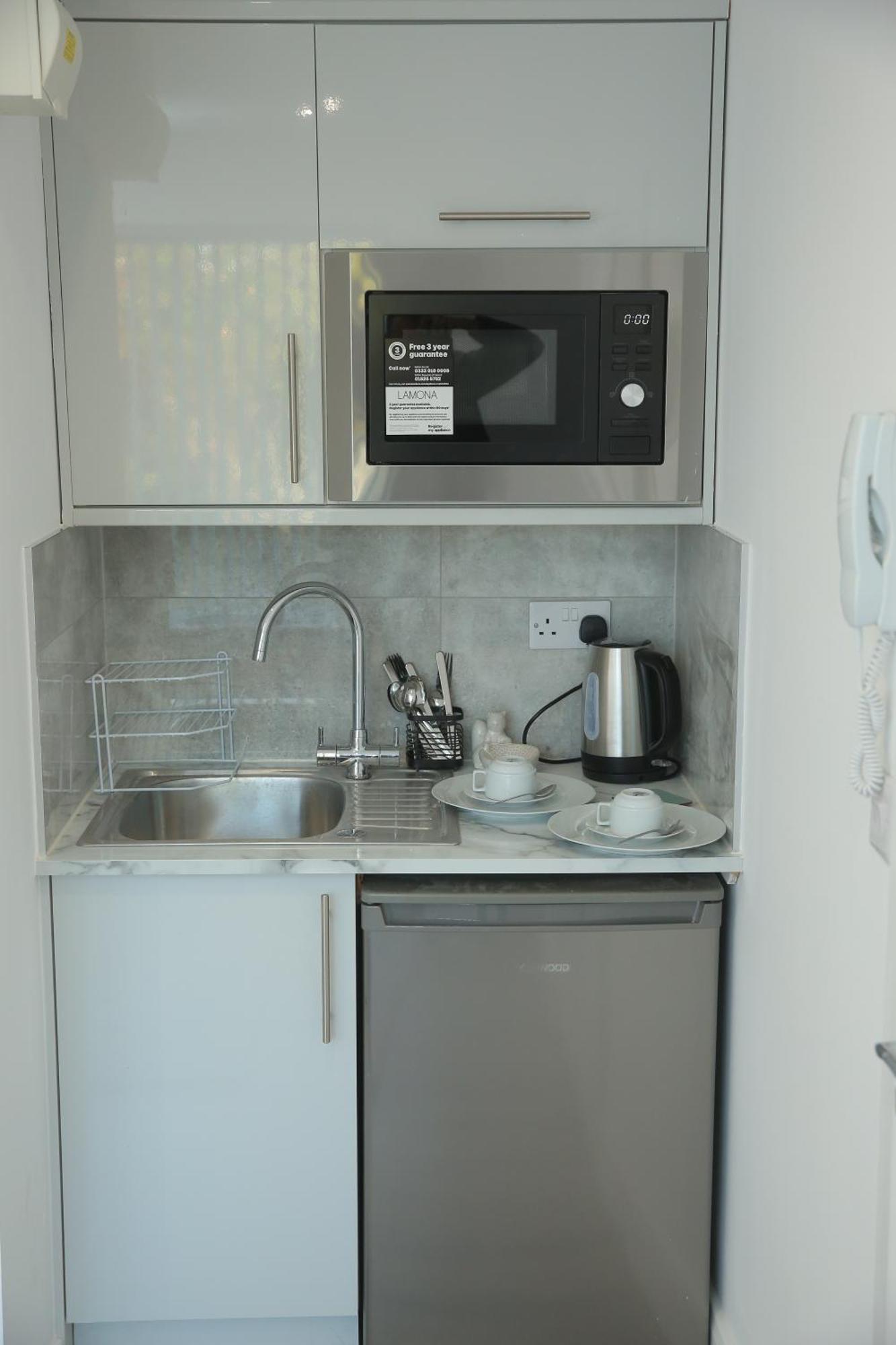 Private Ensuite 4 Min Drive To Luton Airport Homestay *