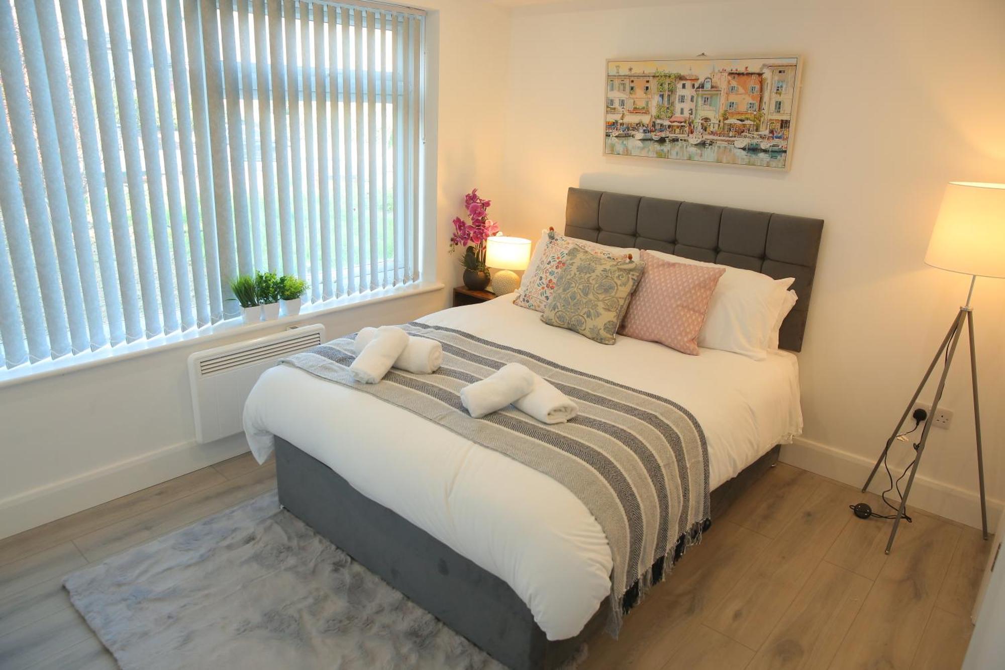 Private Ensuite 4 Min Drive To Luton Airport Homestay *